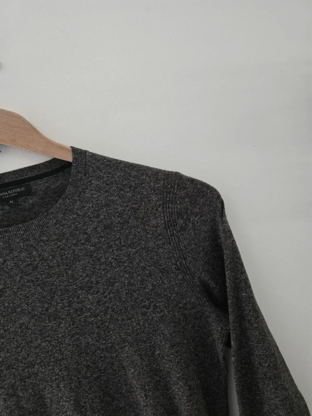 Banana Republic Silk Linen Grey Gray V-Neck Mens Preppy Sweater M Pullover